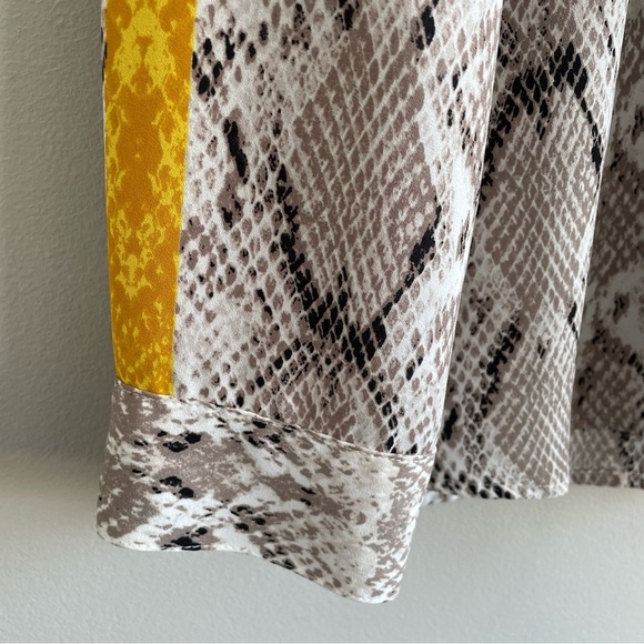 Apt. 9 Women's Snakeskin Print Button-Up Shirt with Yellow Accents Size XL - Picture 4 of 13